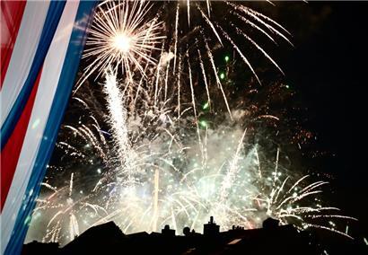 Auch in diesem Jahr steht das spektakuläre Feuerwerk am Vorabend von Nationalfeiertag auf dem Programm
