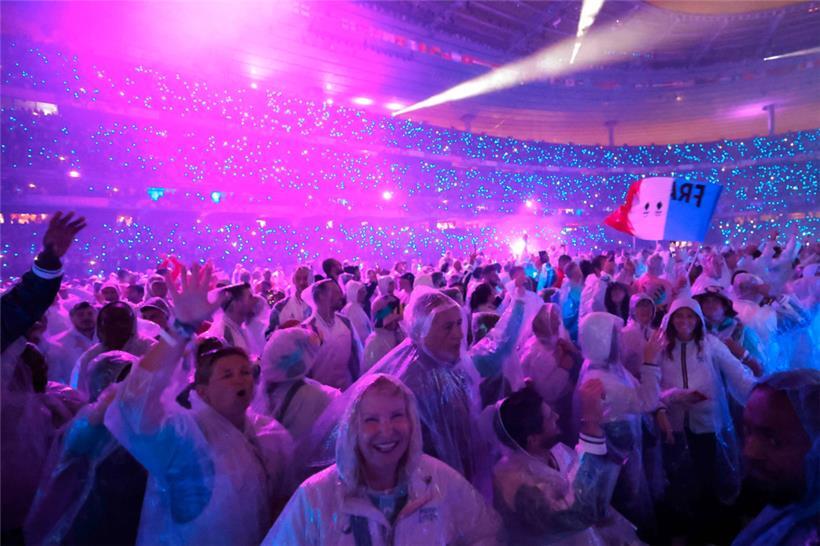 Auch ströhmender Regen tat der Feierstimmung keinen Abbruch