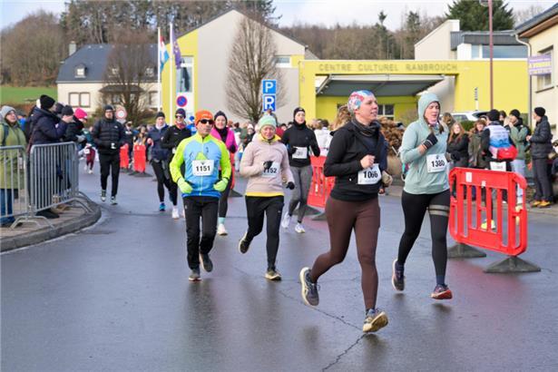 Auch viele Hobbyläufer wollten sich vor der Silvesterparty noch einmal sportlich...