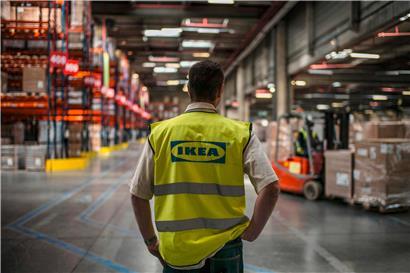 Auch vier Polizisten sind angeklagt – sie sollen die Ikea-Leitung mit Informationen über Mitarbeiter und Bewerber versorgt haben
