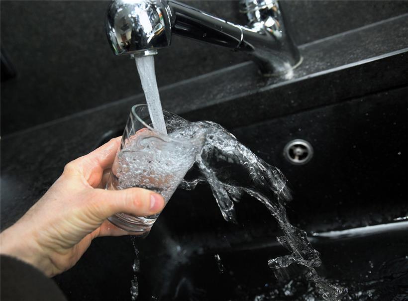 Auch wenn das Wasser wie auf Knopfdruck aus dem Hahn kommt, handelt es sich dabei um eine begrenzte Ressource
