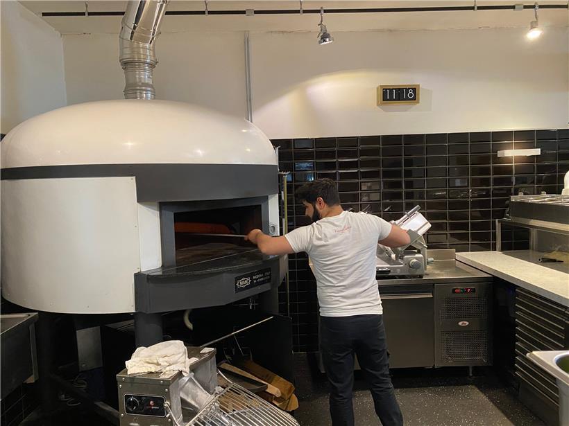 Auch wenn der Esssaal leer ist: In der Küche herrscht reger Betrieb