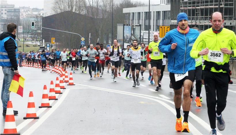 Auch wenn es dieses Jahr keine Sonnenstrahlen gab, so ließen sich die Läufer nic...