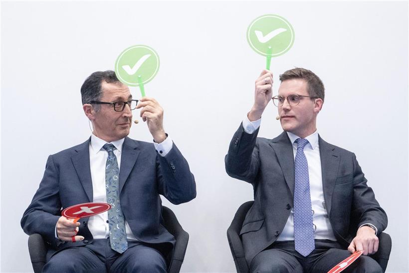 Cem Özdemir von Bündnis 90/Die Grünen und Manuel Hagel von der CDU im Gespräch, November 2023