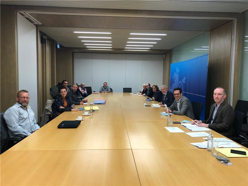 Auf Distanz: Vertreter der Gewerkschaft und der Eltern sprechen von einer guten Unterredung mit Familienministerin Corinne Cahen und Arbeitsminister Dan Kersch
