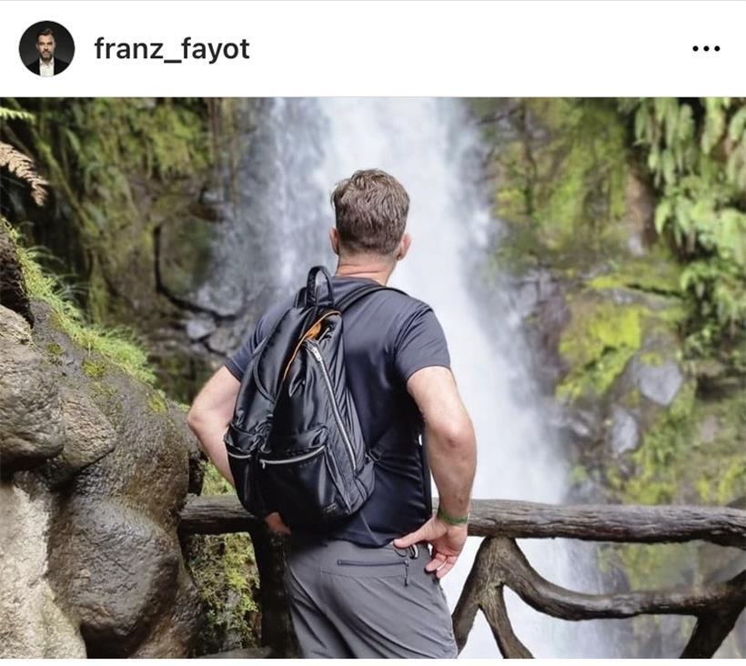 Auf Instagram bestaunt Fayot einen Wasserfall in Costa Rica
