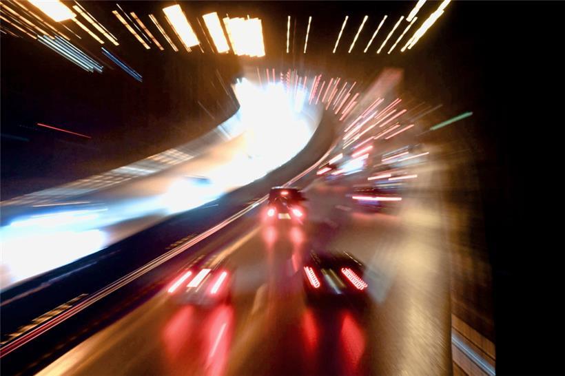 Auf Luxemburgs Autobahnen werden hauptsächlich Verteilerkreise, Auf- und Abfahrten, Tunnels und Brücken beleuchtet
