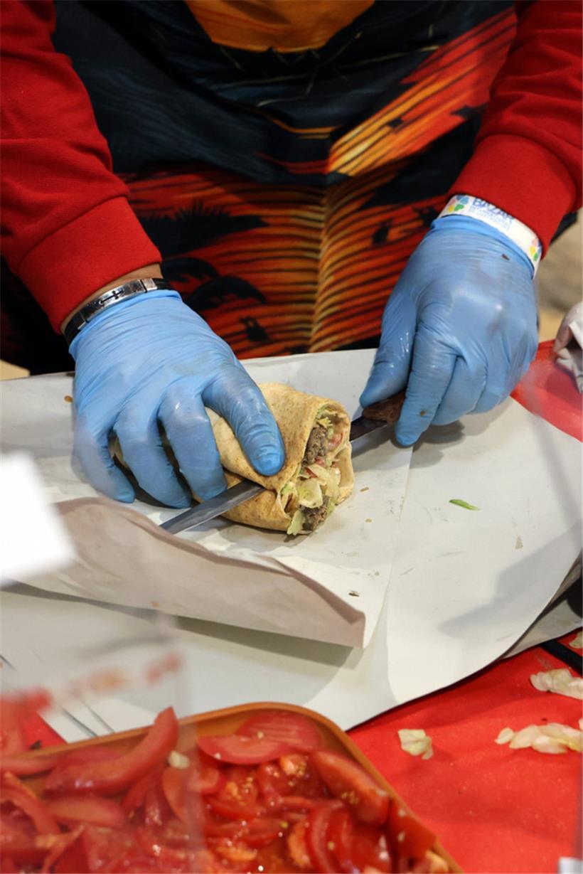 Auf dem Bazar kann man auch kulinarisch durch die ganze Welt reisen.