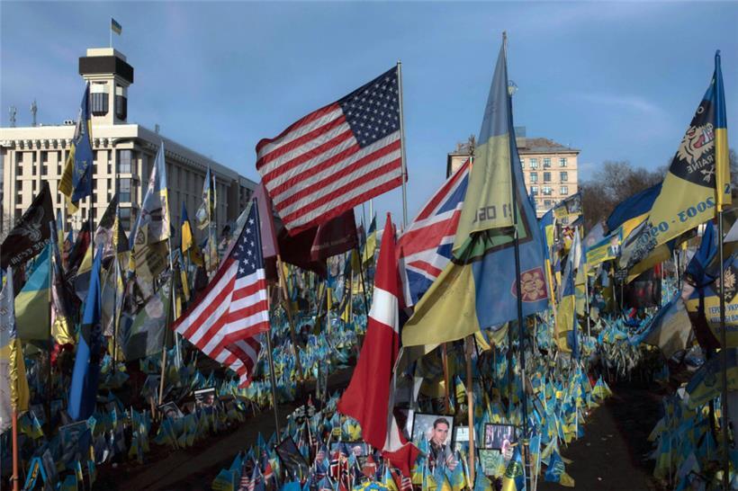 Auf dem Kiewer Unabhängigkeitsplatz wird der ukrainischen Gefallenen im Verteidigungskampf gegen die russischen Invasoren gedacht
