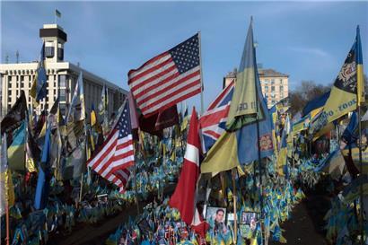 Auf dem Kiewer Unabhängigkeitsplatz wird der ukrainischen Gefallenen im Verteidigungskampf gegen die russischen Invasoren gedacht
