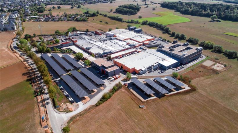 Auf dem Parkplatz neben dem Werk in Mamer wird nun Strom hergestellt
