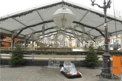 Auf dem Weihnachtsmarkt am Knuedler wurde vor sechs Jahren ein Kind von einem schweren Teil einer Eisskulptur getroffen

