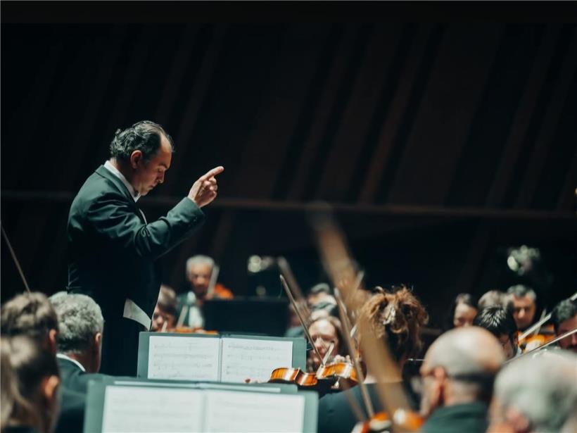 Tugan Sokhiev am Dirigentenpult, auf dem Weg zum erfolgreichen Stardirigenten