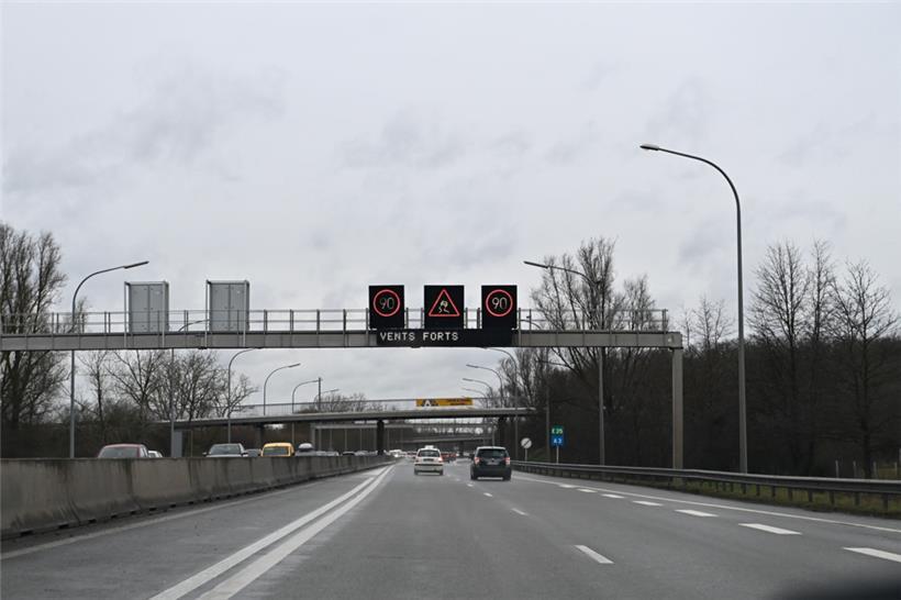 Auf den Autobahnen in Luxemburg durfte zeitweise höchstens 90 Stundenkilometer schnell gefahren werden
