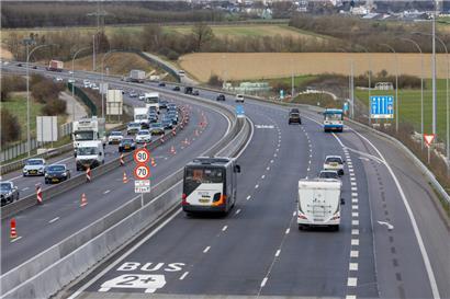 Auf der A3 gibt es seit dem Wochenende eine neue Spur für Busse und Fahrgemeinschaften
