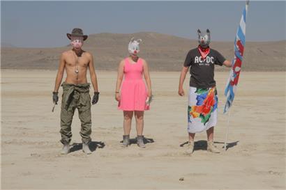 Auf der „Playa“ in Nevada erschafft jeder Burner – so heißen die Besucher – einen eigenen Charakter mit fiktivem Namen
