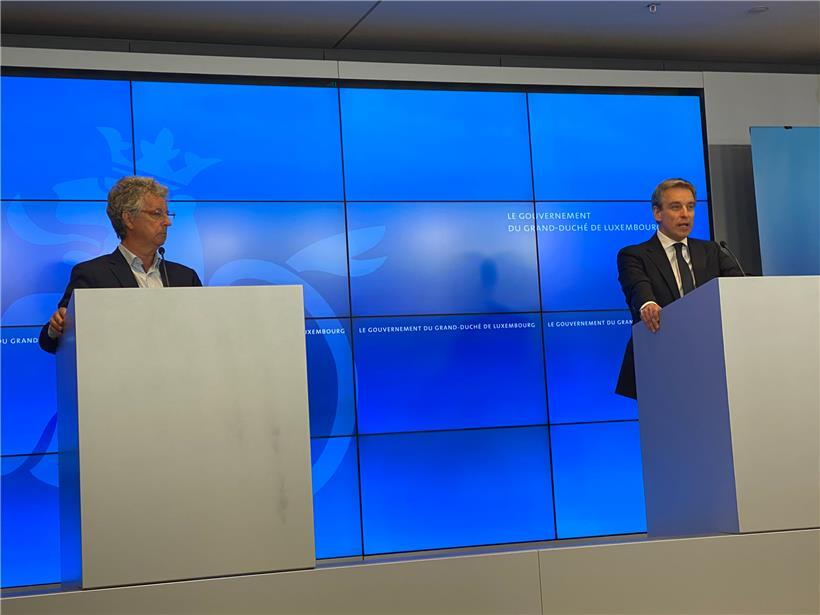 Auf der Pressekonferenz von Bildungsminister Claude Meisch (r.) und Syvicol-Präsident Emile Eischer konnten weitere Fragen in Bezug auf die organisatorische Herkulesaufgabe, welche der „Rentrée“ in den Grundschulen blüht, beantwortet werden
