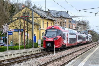 Auf der Strecke Noertzingen-Rümelingen fahren seit gestern auslastungsfähigere Züge
