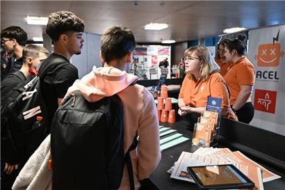 Auf der „Studentefoire“ stellt die ACEL den ersten Kontakt zu zukünftigen Studenten her
