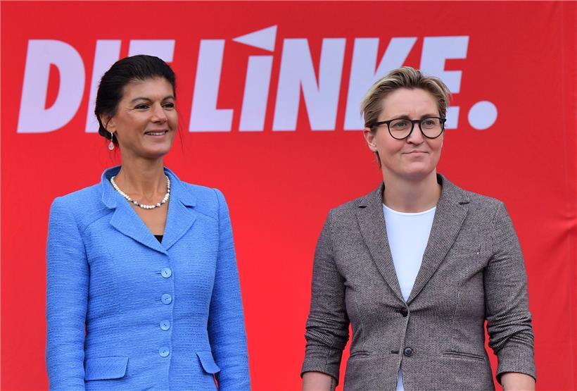 Auf der Suche nach Frieden, auch in der eigenen Partei: Linken-Parteichefin Susanne Hennig-Wellsow (r.) und Sahra Wagenknecht, nordrhein-westfälische Spitzenkandidatin für den Bundestag

