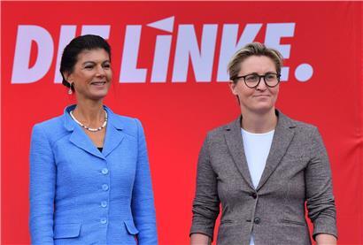Auf der Suche nach Frieden, auch in der eigenen Partei: Linken-Parteichefin Susanne Hennig-Wellsow (r.) und Sahra Wagenknecht, nordrhein-westfälische Spitzenkandidatin für den Bundestag
