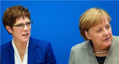 Auf der Suche nach einem geeigneten Kanzlerkandidaten für die CDU: Annegret Kramp-Karrenbauer und Kanzlerin Angela Merkel.
