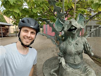 Auf der Vëlosummer-Route „Mam Jangeli bei d’Kätti“ begegnet man der lokalen Berühmtheit „Maus Kätti“
