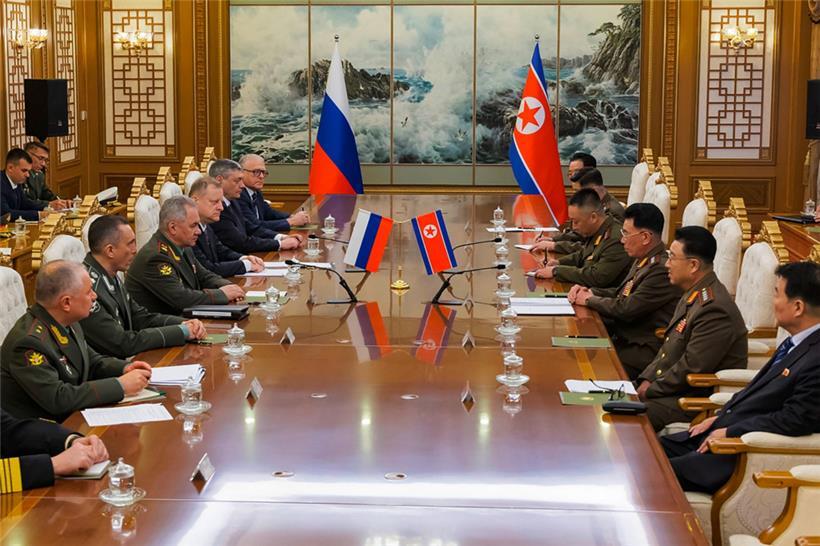 Auf der Weltbühne isoliert finden während der Feierlichkeiten auch bilaterale Gespräche zwischen Nordkorea und Russland statt
