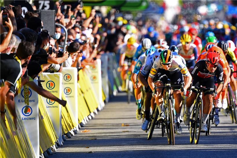 Auf der dritten Etappe der Tour konnte sich Caleb Ewan (rechts) gegen Sam Bennett (links durchsetzen)
