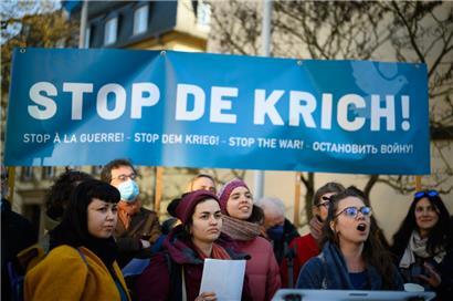 Auf der ganzen Welt blicken Menschen mit Sorge auf das Geschehen in der Ukraine und gehen dagegen auf die Straße – auch im Großherzogtum 
