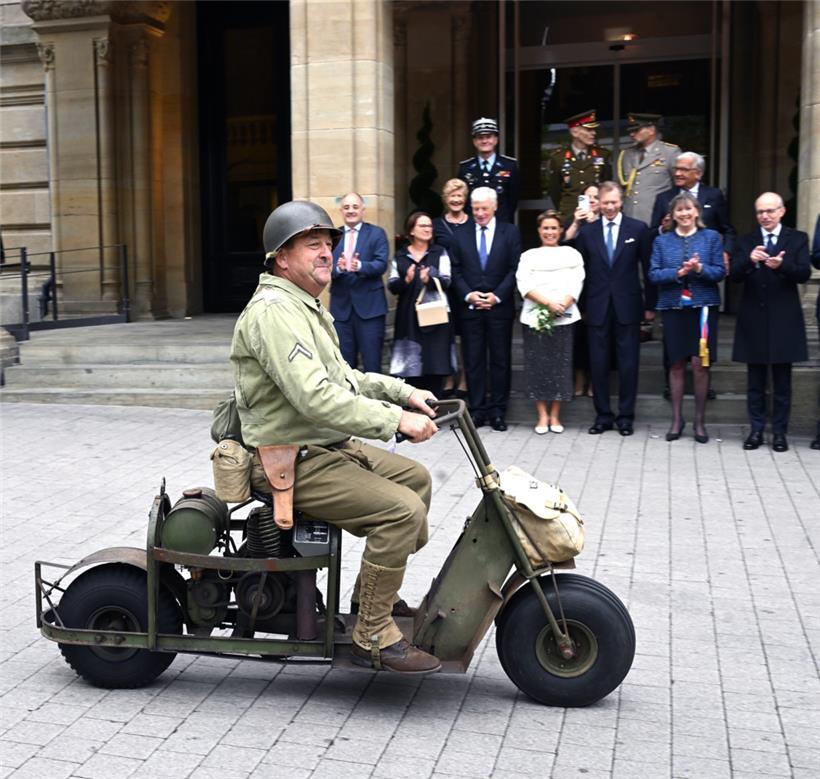 Auf derselben Route wie vor 80 Jahren fuhren die GIs ins Stadtzentrum