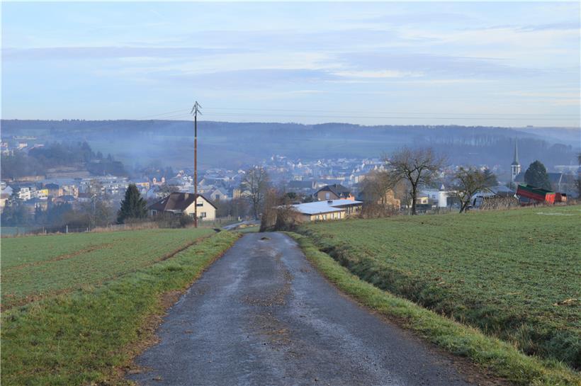 Auf diesem Bild erkennt man die Kessellage der Ortschaft Bissen sehr gut
