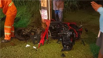 Auf diesem Motorroller sollen zwei Menschen gesessen haben

