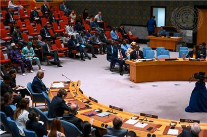 Auf diesem von den Vereinten Nationen zur Verfügung gestellten Bild nimmt Abdoulaye Diop (2.v.r), Außenminister von Mali, an einer Sitzung des UN-Sicherheitsrates teil. Diop hat den Abzug der Friedensmission Minusma verlangt.
