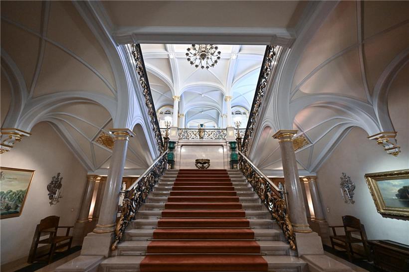 Auf dieser Treppe werden die Gäste empfangen und fotografiert