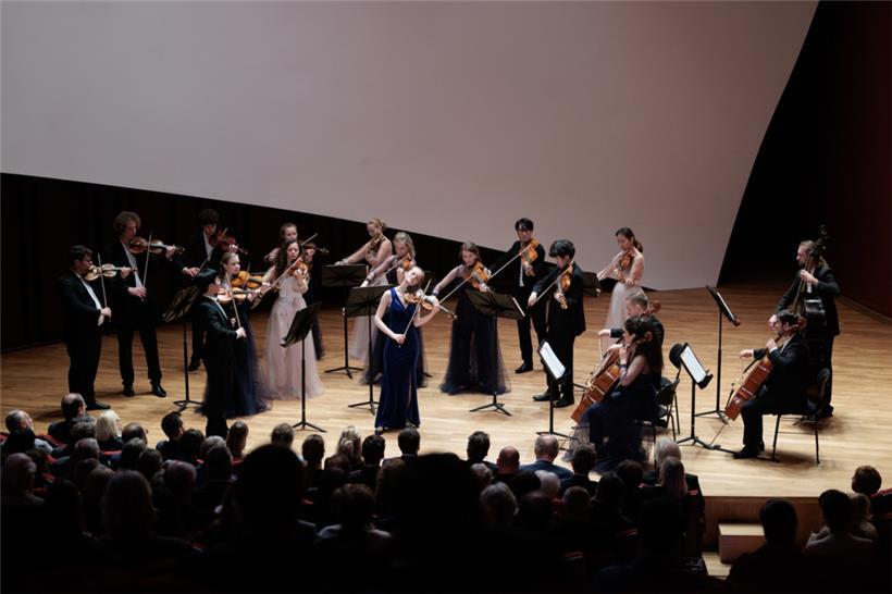 Auf ihrem letzten Halt ihrer kleinen Europatournee spielte das Ensemble Esperanza Werke für Streichorchester von Sir Edward Elgar, Felix Mendelssohn-Bartholdy und Peter Tschaikowsky
