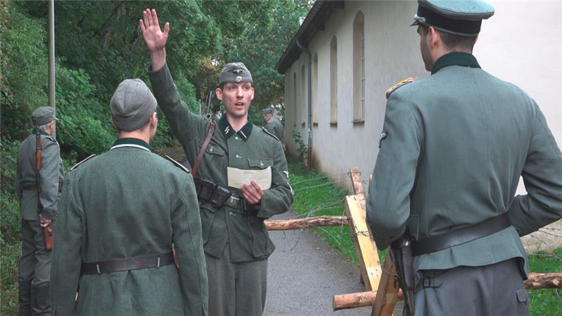 Auf ihrer Flucht mussten die vier Häftlinge immer wieder Bekanntschaft mit echten SS-Leuten machen
