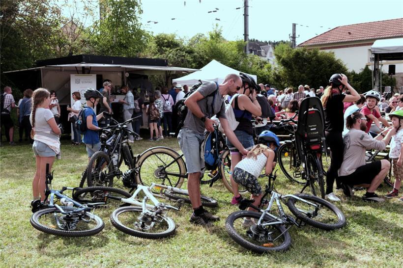 Auf zwei Rädern durchs Dreiländereck: Viele nutzten den gut ausgeschilderten und...