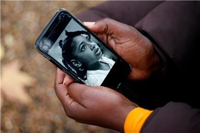 „Auffällige Übereinstimmung“: Rosamund Adoo-Kissi-Debrah zeigt ein Foto ihrer verstorbenen Tochter Ella  
