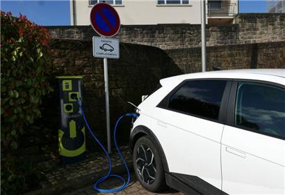 Aufladen ohne Parkticket, wie hier in Mamer
