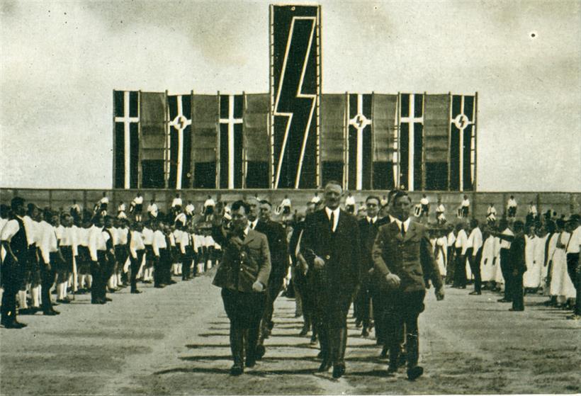 Aufmarsch der vom Nationalsozialismus geprägten Deutschen Jugend am 18. Juni 1939 in Timișoara/Temeschwar
