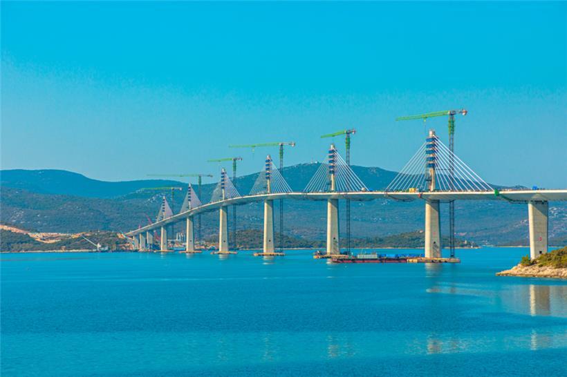 Aufnahme der Peljesac-Brücke während der Konstruktion
