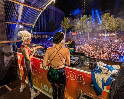Aus Australien angereist: die Star-Produzentinnen Miriam und Olivia Nervo
