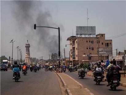Heftige Gefechte zwischen Armee und Angreifern in Bamako, Mali, während der Krise in Westafrika.