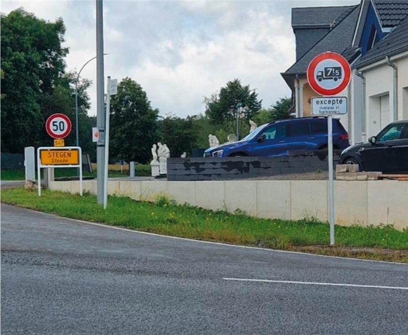 Aus Richtung Medernach ist das Verbotsschild nicht zu erkennen
