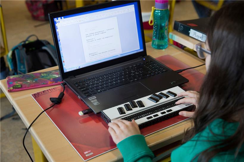 Aus dem Brief geht hervor, dass das Bildungsministerium die bisher gefassten Beschlüsse auf Biegen und Brechen umsetze – und das auf Kosten der Kinder aus den Kompetenzzentren, der Eltern und des Personals
