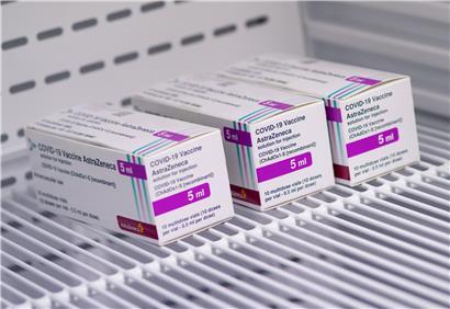 Aus den AstraZeneca-Ampullen sollen statt zehn sogar elf bis zwölf Impfstoffdosen entnehmbar sein
