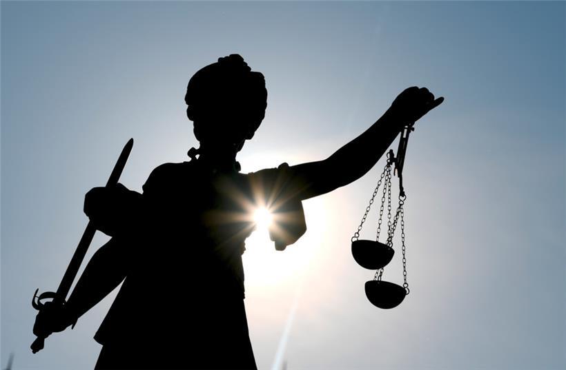 Aus der Balance: Justitia hat im Fall Bommeleeër eine harte Nuss zu knacken
