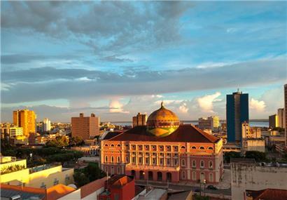 Aus der Zeit des Kautschukbooms: das Teatro Amazonas in Manaus
