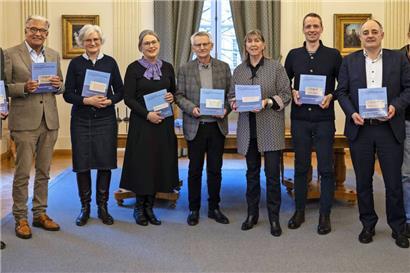 Aus der grenzübergreifenden Ko­operation sind zwölf Bände hervorgegangen
